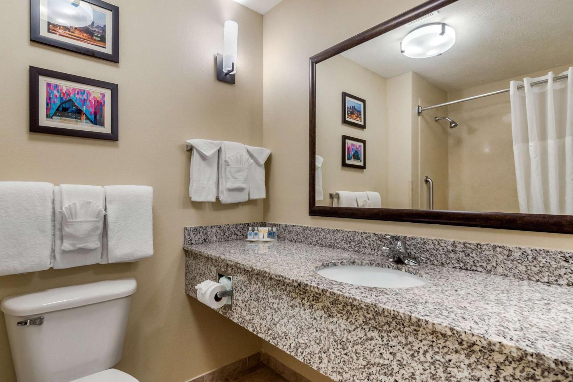 Comfort Suites Speedway - Kansas City Extérieur photo